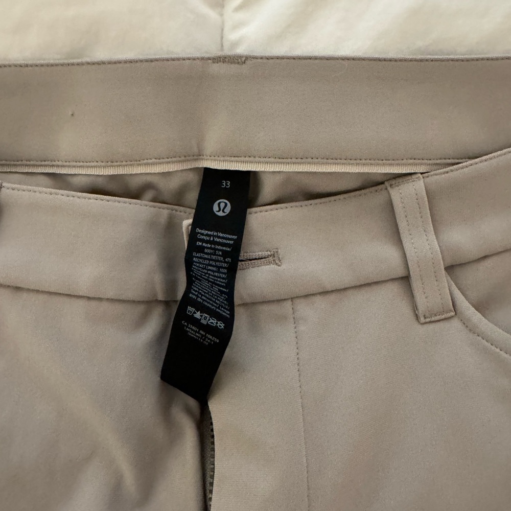 lululemon athletica Men's Chinos in Beige